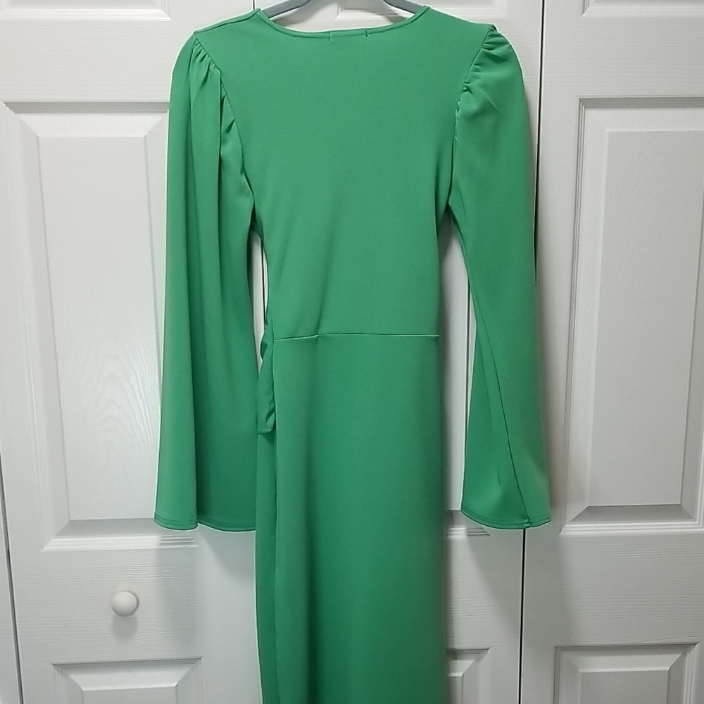 Boohoo Green Long Sleeve Bell Sleeve Sheath Dress for Night Out - Picture 12 of 14